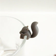 Load image into Gallery viewer, BESTOMZ Tea Bag Holder Silicone Cute Squirrel Tea Bag Hanger (Grey)
