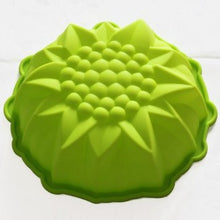 Load image into Gallery viewer, Lvxuan 9inch Round Flower Cake Baking Silicone Mold Cake Decorating Dessert Pan
